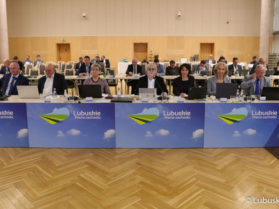 Radni podczas XLVIII zwyczajnej sesji Sejmiku Województwa Lubuskiego.