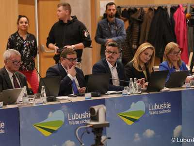 Radni podczas XLVIII zwyczajnej sesji Sejmiku Województwa Lubuskiego.