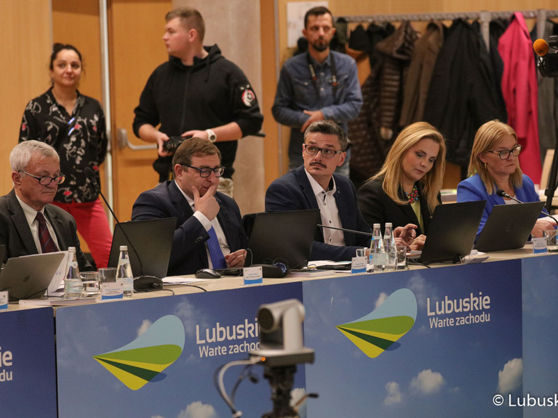 Radni podczas XLVIII zwyczajnej sesji Sejmiku Województwa Lubuskiego.