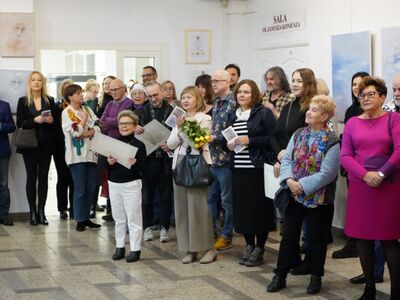 2 grudnia 2022 r. w Galerii Biblioteki Norwida w Zielonej Górze otwarto wystawę „Ku innej przestrzeni” z okazji 55 lat życia i twórczości Adama Bagińskiego w Winnym Grodzie. Pochodzący z Torunia artysta, który w  2019 roku odebrał z rąk marszałek Elżbiety Anny Polak tytuł „Honorowego Obywatela Województwa Lubuskiego”, prezentuje na wystawie najnowsze obrazy olejne i akwarele. 