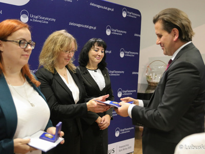 Urząd Statystyczny w Zielonej Górze świętował swoje 60-lecie istnienia w Zielonogórskiej Palmiarni. Uroczystość zakończyła się wręczeniem odznaczeń dla najbardziej zasłużonych pracowników Urzędu Statystycznego w Zielonej Górze.
