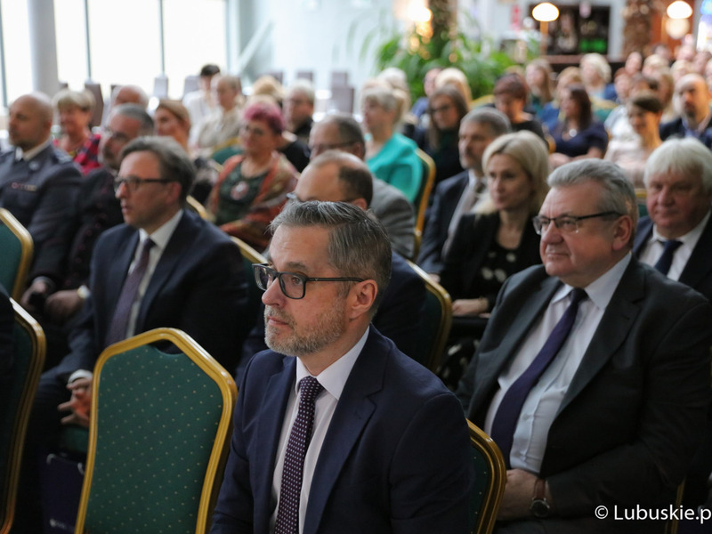 Urząd Statystyczny w Zielonej Górze świętował swoje 60-lecie istnienia w Zielonogórskiej Palmiarni.