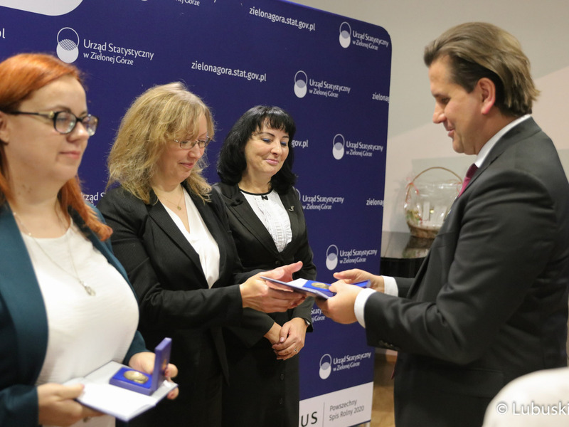 Urząd Statystyczny w Zielonej Górze świętował swoje 60-lecie istnienia w Zielonogórskiej Palmiarni. Uroczystość zakończyła się wręczeniem odznaczeń dla najbardziej zasłużonych pracowników Urzędu Statystycznego w Zielonej Górze.