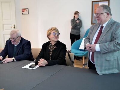 W piątek, 9 grudnia 2022 r., marszałek Elżbieta Anna Polak spotkała się z przedsiębiorcami z Zachodniej Izby Przemysłowo-Handlowej w Gorzowie. Rozmowy dotyczyły m.in. sytuacji gospodarczej województwa.