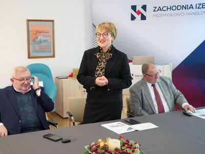 W piątek, 9 grudnia 2022 r., marszałek Elżbieta Anna Polak spotkała się z przedsiębiorcami z Zachodniej Izby Przemysłowo-Handlowej w Gorzowie. Rozmowy dotyczyły m.in. sytuacji gospodarczej województwa.