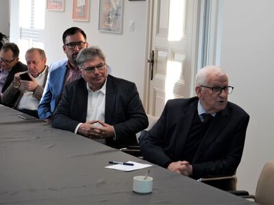 W piątek, 9 grudnia 2022 r., marszałek Elżbieta Anna Polak spotkała się z przedsiębiorcami z Zachodniej Izby Przemysłowo-Handlowej w Gorzowie. Rozmowy dotyczyły m.in. sytuacji gospodarczej województwa.