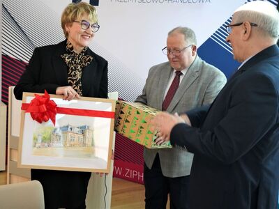W piątek, 9 grudnia 2022 r., marszałek Elżbieta Anna Polak spotkała się z przedsiębiorcami z Zachodniej Izby Przemysłowo-Handlowej w Gorzowie. Rozmowy dotyczyły m.in. sytuacji gospodarczej województwa.