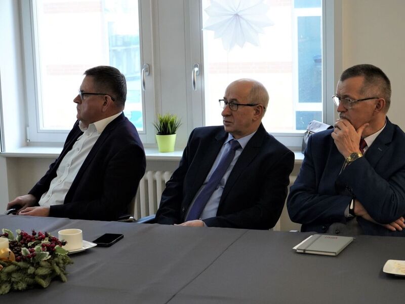 W piątek, 9 grudnia 2022 r., marszałek Elżbieta Anna Polak spotkała się z przedsiębiorcami z Zachodniej Izby Przemysłowo-Handlowej w Gorzowie. Rozmowy dotyczyły m.in. sytuacji gospodarczej województwa.