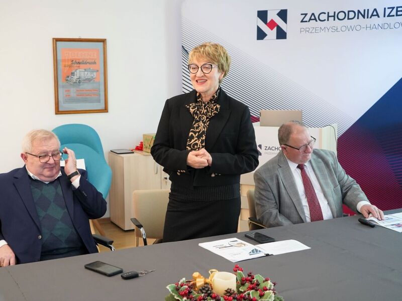 W piątek, 9 grudnia 2022 r., marszałek Elżbieta Anna Polak spotkała się z przedsiębiorcami z Zachodniej Izby Przemysłowo-Handlowej w Gorzowie. Rozmowy dotyczyły m.in. sytuacji gospodarczej województwa.