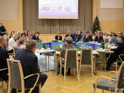 Uczestnicy obrad na temat ochrony zdrowia w Sali Kolumnowej Urzędu Marszałkowskiego Województwa Lubuskiego w Zielonej Górze 