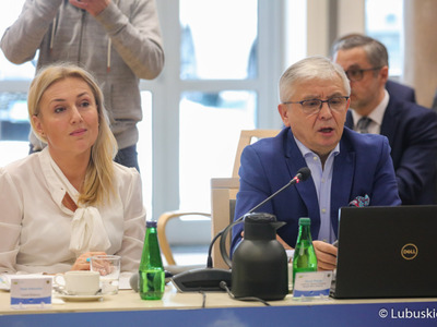 Uczestnicy obrad na temat ochrony zdrowia w Sali Kolumnowej Urzędu Marszałkowskiego Województwa Lubuskiego w Zielonej Górze 