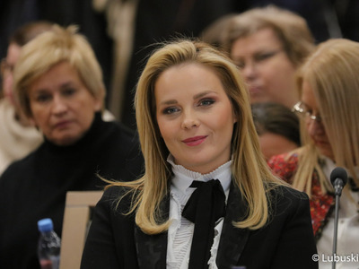 Radna wojewódzka Anna Synowiec podczas obrad na temat ochrony zdrowia w Sali Kolumnowej Urzędu Marszałkowskiego Województwa Lubuskiego w Zielonej Górze 