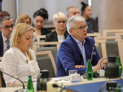 Uczestnicy obrad na temat ochrony zdrowia w Sali Kolumnowej Urzędu Marszałkowskiego Województwa Lubuskiego w Zielonej Górze 