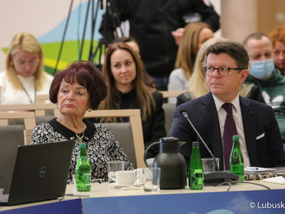 Uczestnicy obrad na temat ochrony zdrowia w Sali Kolumnowej Urzędu Marszałkowskiego Województwa Lubuskiego w Zielonej Górze 
