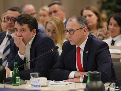 Uczestnicy obrad na temat ochrony zdrowia w Sali Kolumnowej Urzędu Marszałkowskiego Województwa Lubuskiego w Zielonej Górze 