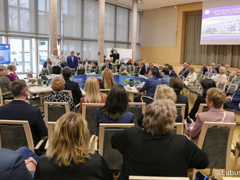 Uczestnicy obrad na temat ochrony zdrowia w Sali Kolumnowej Urzędu Marszałkowskiego Województwa Lubuskiego w Zielonej Górze