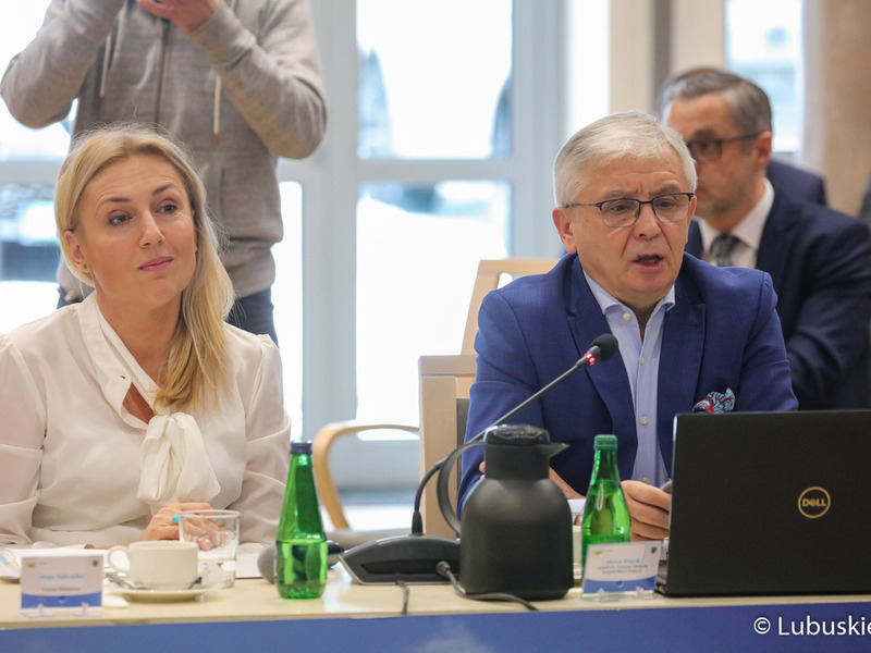 Uczestnicy obrad na temat ochrony zdrowia w Sali Kolumnowej Urzędu Marszałkowskiego Województwa Lubuskiego w Zielonej Górze