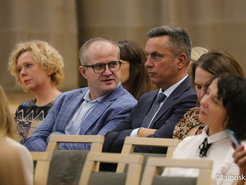 Uczestnicy obrad na temat ochrony zdrowia w Sali Kolumnowej Urzędu Marszałkowskiego Województwa Lubuskiego w Zielonej Górze