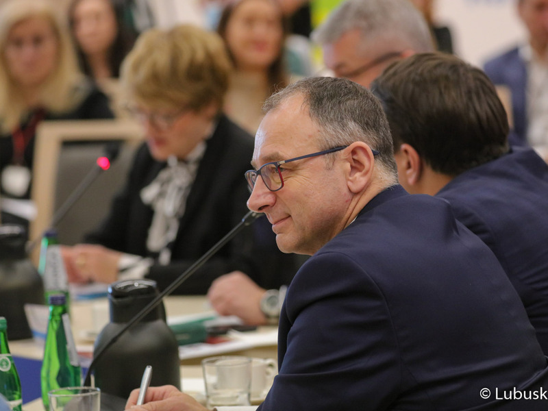 Burmistrz Krosna Odrz. Marek Cebula podczas obrad na temat ochrony zdrowia w Sali Kolumnowej Urzędu Marszałkowskiego Województwa Lubuskiego w Zielonej Górze