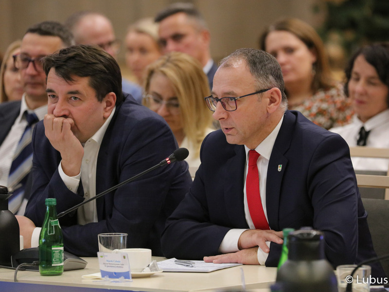 Uczestnicy obrad na temat ochrony zdrowia w Sali Kolumnowej Urzędu Marszałkowskiego Województwa Lubuskiego w Zielonej Górze