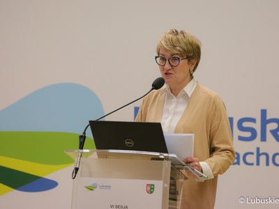 Marszałek Elżbieta Anna Polak podczas VI sesji Lubuskiego Sejmiku Seniorów