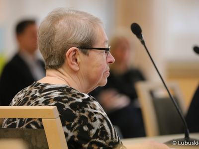 Uczestniczka obrad VI sesji Lubuskiego Sejmiku Seniorów