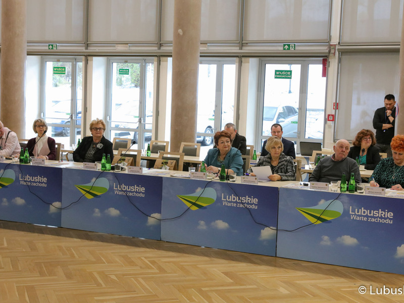 Uczestnicy obrad VI sesji Lubuskiego Sejmiku Seniorów