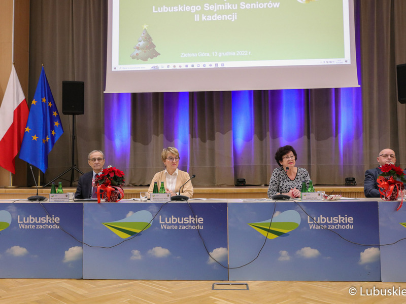 Uczestnicy obrad VI sesji Lubuskiego Sejmiku Seniorów