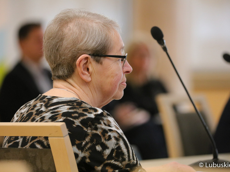 Uczestniczka obrad VI sesji Lubuskiego Sejmiku Seniorów