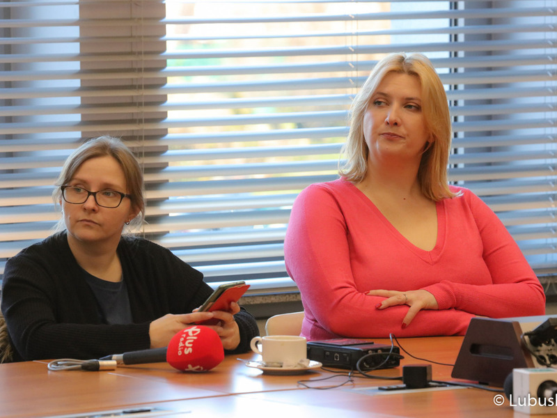 Dziennikarze na noworocznej konferencji prasowej w Urzędzie Marszałkowskim Województwa Lubuskiego w Zielonej Górze dot. planów i priorytetów na 2023 r.