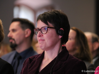 Lucie Žáčkova z Dyrekcji Generalnej ds. Polityki Regionalnej i Miejskiej Komisji Europejskiej na konferencji inaugurującej program Fundusze Europejskie dla Lubuskiego 2021-2027, która odbyła się w Centrum Historyczno-Kulturalnym – Schoenaichianum