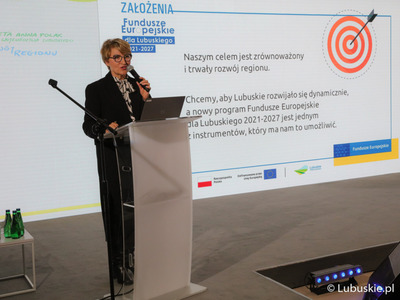 Marszałek Elżbieta Anna Polak przemawia podczas konferencji inaugurującej program Fundusze Europejskie dla Lubuskiego 2021-2027, która odbyła się w Centrum Historyczno-Kulturalnym – Schoenaichianum