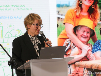 Marszałek Elżbieta Anna Polak przemawia podczas konferencji inaugurującej program Fundusze Europejskie dla Lubuskiego 2021-2027, która odbyła się w Centrum Historyczno-Kulturalnym – Schoenaichianum