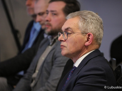 Uczestnicy konferencji inaugurującej program Fundusze Europejskie dla Lubuskiego 2021-2027, która odbyła się w Centrum Historyczno-Kulturalnym – Schoenaichianum, czyli zrewitalizowanym z unijnym wsparciem budynkiem dawnego kościoła ewangelickiego w Bytomiu Odrzańskim