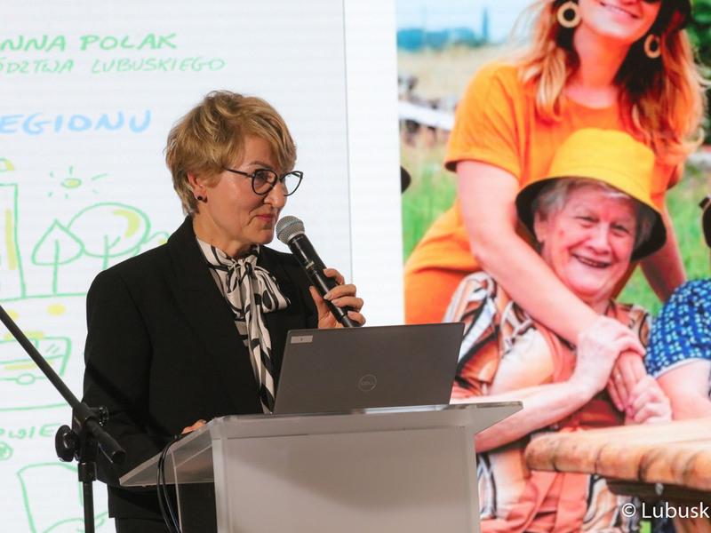 Marszałek Elżbieta Anna Polak przemawia podczas konferencji inaugurującej program Fundusze Europejskie dla Lubuskiego 2021-2027, która odbyła się w Centrum Historyczno-Kulturalnym – Schoenaichianum