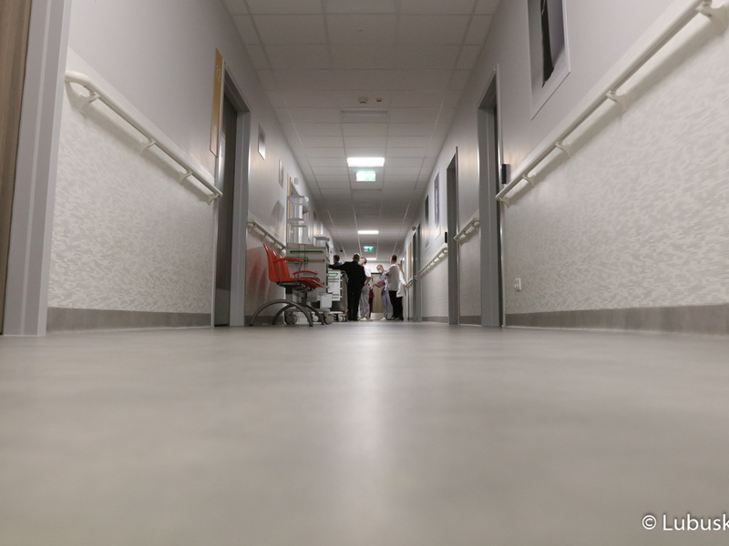 Wnętrze Centrum Zdrowia Matki i Dziecka w Zielonej Górze. Inwestycja była możliwa dzięki funduszom Unii Europejskiej.