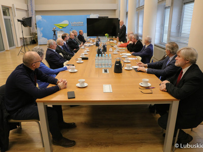 Członkowie Lubuskiej Rady Pamięci podczas styczniowych obrad w Urzędzie Marszałkowskim Województwa Lubuskiego