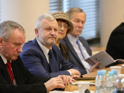 Członkowie Lubuskiej Rady Pamięci podczas styczniowych obrad w Urzędzie Marszałkowskim Województwa Lubuskiego