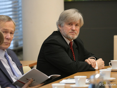 Członkowie Lubuskiej Rady Pamięci podczas styczniowych obrad w Urzędzie Marszałkowskim Województwa Lubuskiego