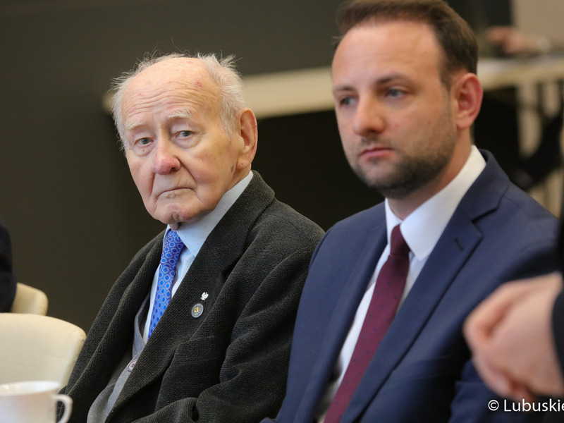 Członkowie Lubuskiej Rady Pamięci podczas styczniowych obrad w Urzędzie Marszałkowskim Województwa Lubuskiego
