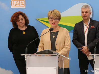 – To bardzo dobry rok dla zdrowia Lubuszan - podkreślała podczas konferencji prasowej marszałek Elżbieta Anna Polak (przy mikrofonie). Szpital Uniwersytecki pozyskał nowy akcelerator do leczenia nowotworów. Lubuski samorząd dołożył do zakupu urządzenia blisko 3 mln zł. 