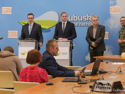 Uczestnicy konferencji prasowej dot. przekazywania 1,5 proc. dla organizacji z województwa lubuskiego