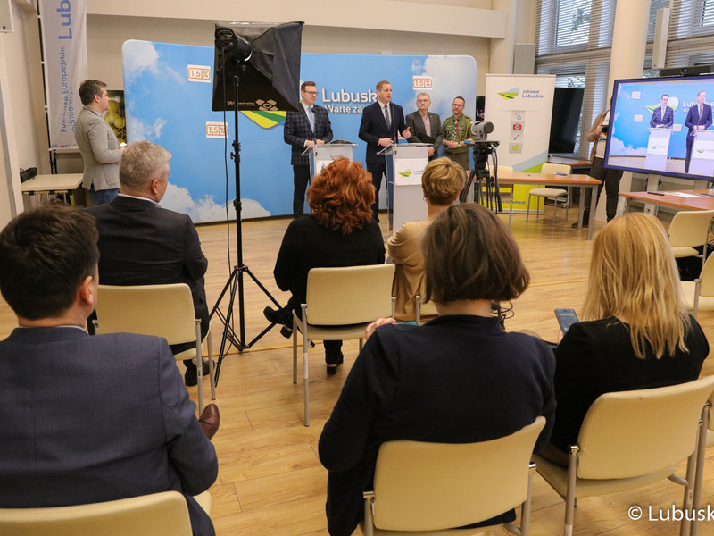 Uczestnicy konferencji prasowej dot. przekazywania 1,5 proc. dla organizacji z województwa lubuskiego