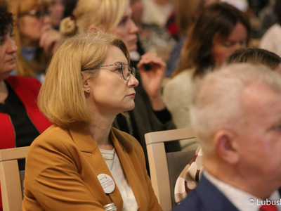 Uczestnicy konferencji z okazji Światowego Dnia Walki z Rakiem w Urzędzie Marszałkowskim Województwa Lubuskiego w Zielonej Górze