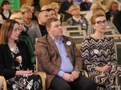 Uczestnicy konferencji z okazji Światowego Dnia Walki z Rakiem w Urzędzie Marszałkowskim Województwa Lubuskiego w Zielonej Górze