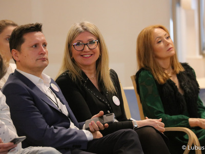 Uczestnicy konferencji z okazji Światowego Dnia Walki z Rakiem w Urzędzie Marszałkowskim Województwa Lubuskiego w Zielonej Górze
