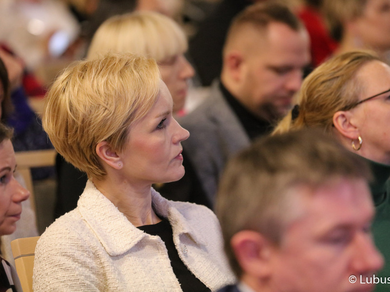 Uczestnicy konferencji z okazji Światowego Dnia Walki z Rakiem w Urzędzie Marszałkowskim Województwa Lubuskiego w Zielonej Górze