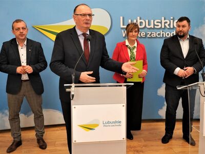 10 lutego 2023 r. w konferencji prasowej w Urzędzie Marszałkowskim Województwa Lubuskiego w Zielonej Górze wzięli udział: Stanisław Tomczyszyn – wicemarszałek województwa lubuskiego, Jolanta Starzewska - przewodnicząca Rady Kół Gospodyń Wiejskich, Arkadiusz Dąbrowski - dyrektor Departamentu Programów Rozwoju Obszarów Wiejskich UMWL, Bogusław Zaraza - kierownik Wydziału Spraw Społecznych w Departamencie Spraw Społecznych UMWL. 