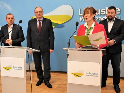 10 lutego 2023 r. w konferencji prasowej w Urzędzie Marszałkowskim Województwa Lubuskiego w Zielonej Górze wzięli udział: Stanisław Tomczyszyn – wicemarszałek województwa lubuskiego, Jolanta Starzewska - przewodnicząca Rady Kół Gospodyń Wiejskich, Arkadiusz Dąbrowski - dyrektor Departamentu Programów Rozwoju Obszarów Wiejskich UMWL, Bogusław Zaraza - kierownik Wydziału Spraw Społecznych w Departamencie Spraw Społecznych UMWL. 