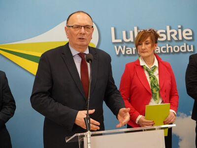 10 lutego 2023 r. w konferencji prasowej w Urzędzie Marszałkowskim Województwa Lubuskiego w Zielonej Górze wzięli udział: Stanisław Tomczyszyn – wicemarszałek województwa lubuskiego, Jolanta Starzewska - przewodnicząca Rady Kół Gospodyń Wiejskich, Arkadiusz Dąbrowski - dyrektor Departamentu Programów Rozwoju Obszarów Wiejskich UMWL, Bogusław Zaraza - kierownik Wydziału Spraw Społecznych w Departamencie Spraw Społecznych UMWL. 